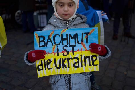 warum will die ukraine bachmut verteidigen
